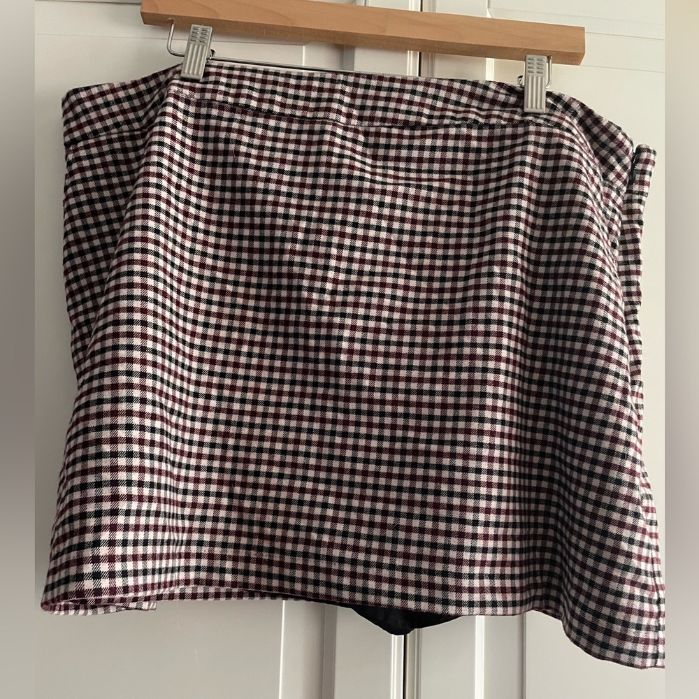 Abercrombie & Fitch Black & Red Plaid Skort XL